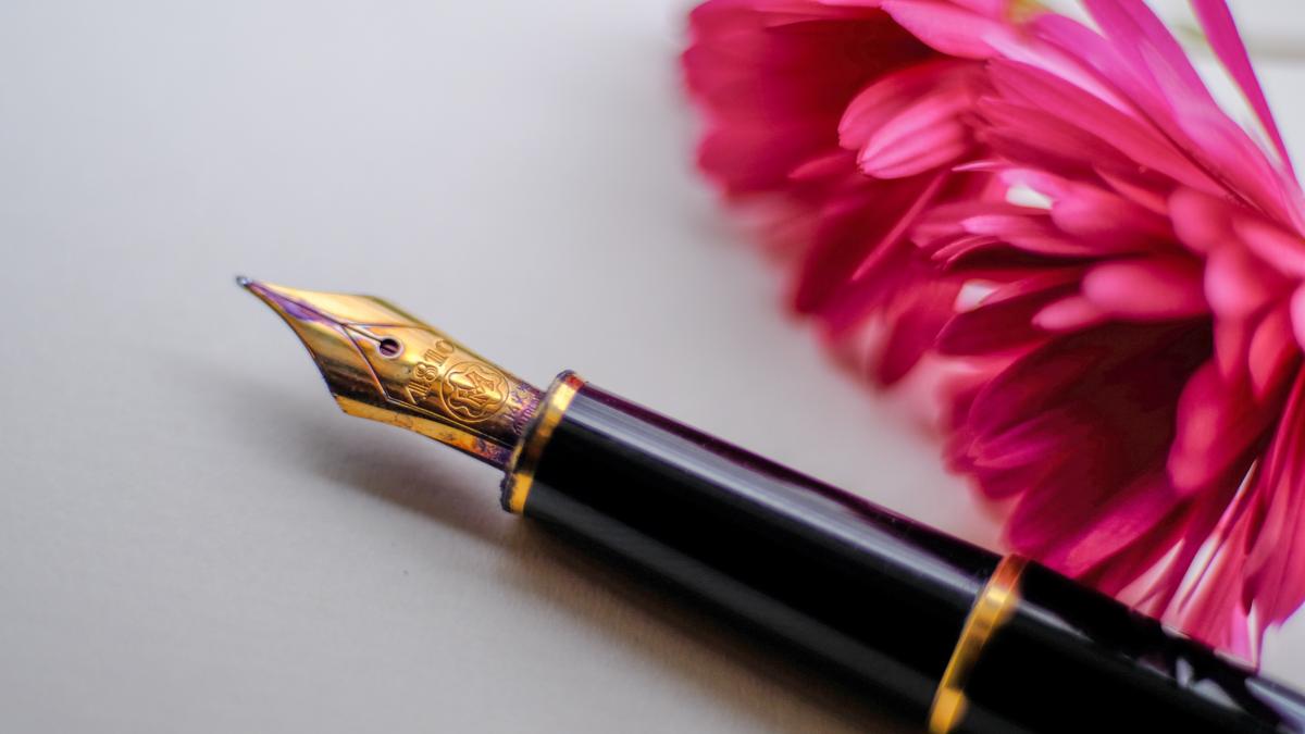 Calligraphy pen with flower